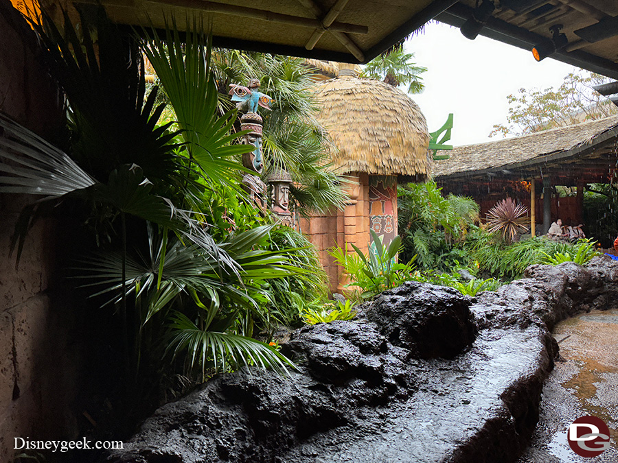 tikiroom rain