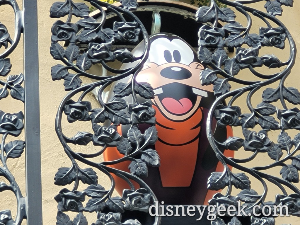 2023 Eggstravaganza @ Disneyland - Goofy Egg