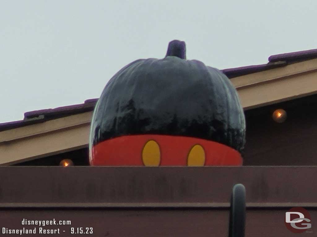 2023 Pluto's Pumpkin Pursuit - Earl of Sandwich - Mickey Mouse Pumpkin