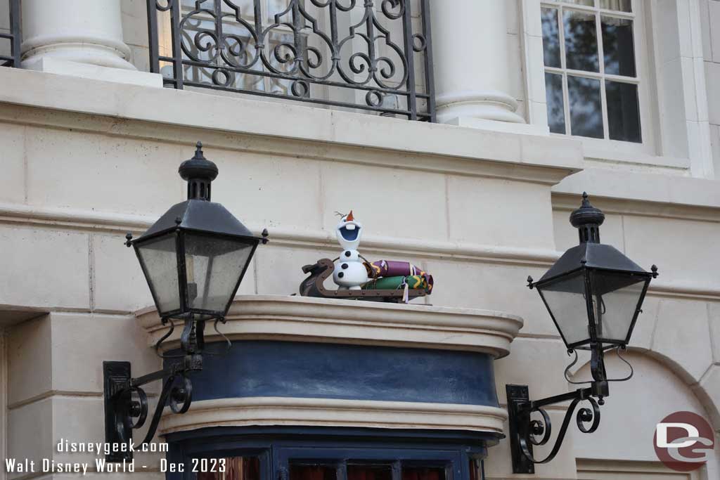 Olaf's Holiday Tradition Expedition 2023 - United Kingdom