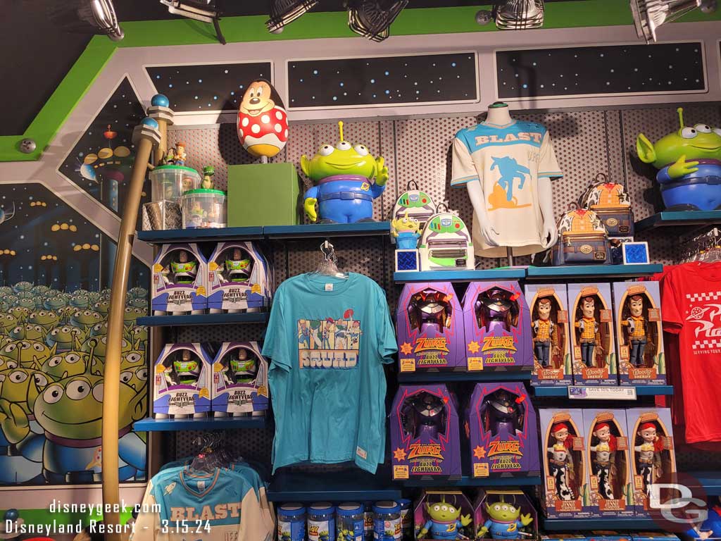 2024 - Disneyland Eggstravaganza - Minnie Mouse in the Little Green Men Store Command