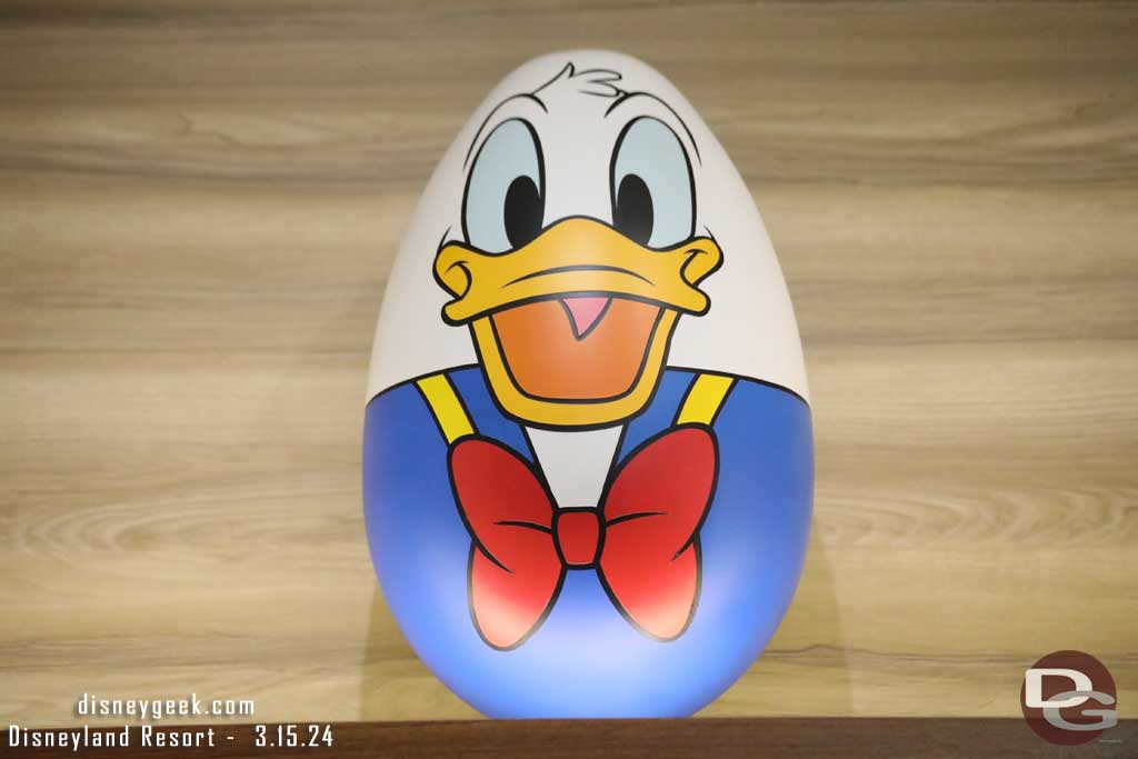 2024 - Downtown Disney Eggstravaganza - Donald Duck at California Sole