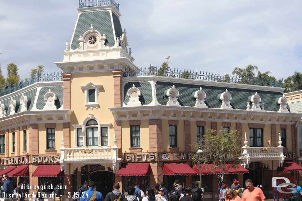 2024 - Disneyland Eggstravaganza - Dale at the Emporium