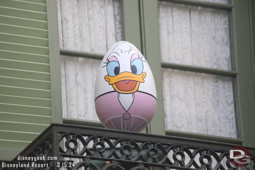 2024 - Disneyland Eggstravaganza - Daisy Duck at Eudora's Chick Boutique