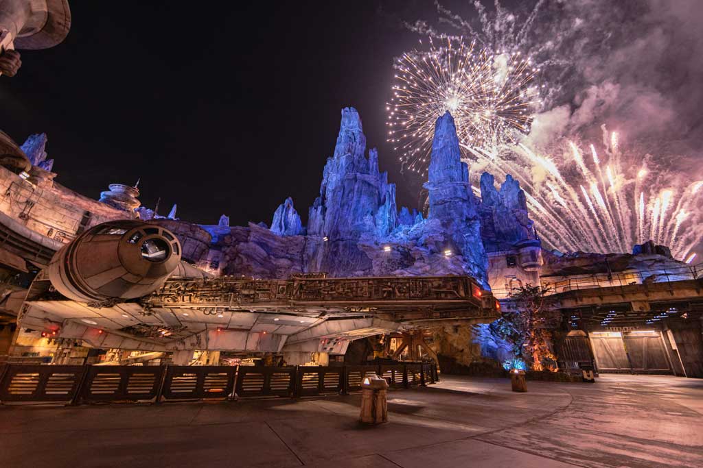 On select nights starting April 5, 2024, guests in Star Wars: Galaxy’s Edge will be able to enjoy “Fire of the Rising Moons,” a nighttime experience that debuts a different view of the stunning Disneyland Park fireworks display, with musical accompaniment. Including selections from composer John Williams’ Star Wars film scores, “Fire of the Rising Moons” can be enjoyed from multiple areas in Star Wars: Galaxy’s Edge, including the Black Spire Spaceport, the TIE Echelon docking platform, and the speeder garage. (Christian Thompson/Disneyland Resort)