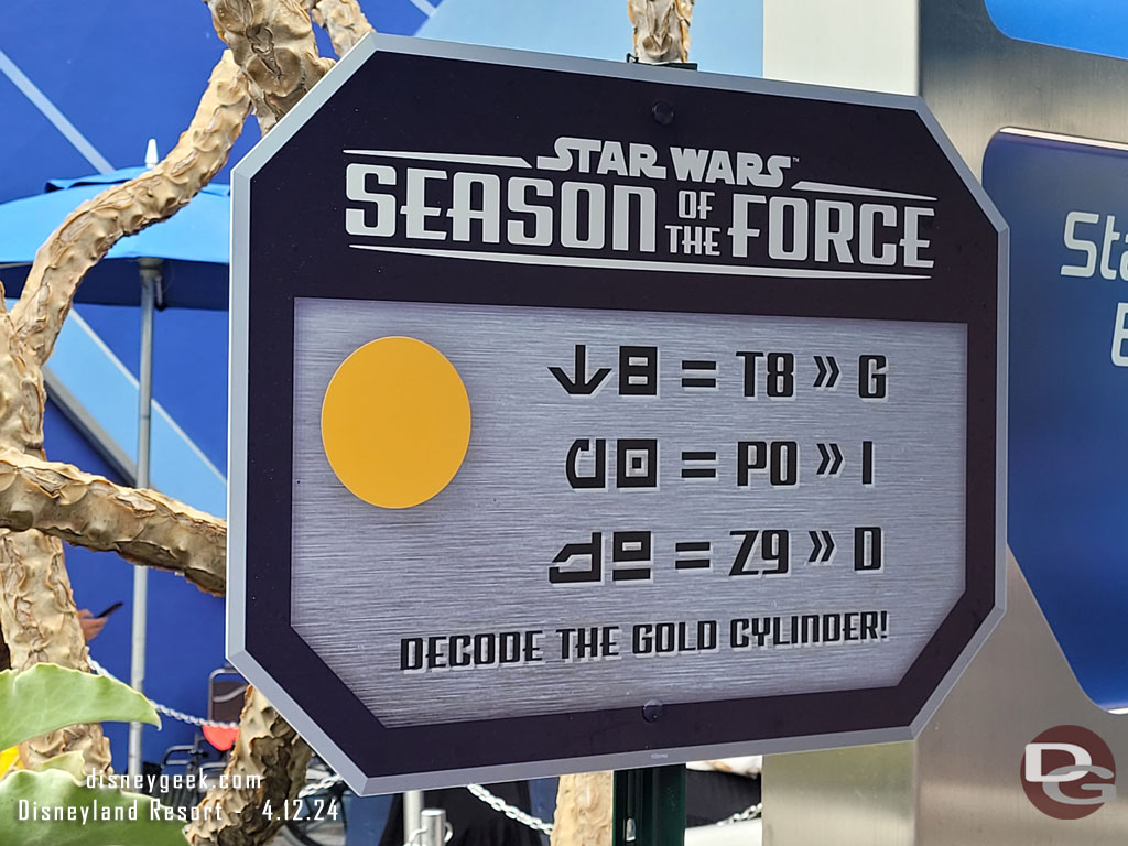 Star Wars: Season of the Force - Gold Cylinder Decoder Sign in Tomorrowland