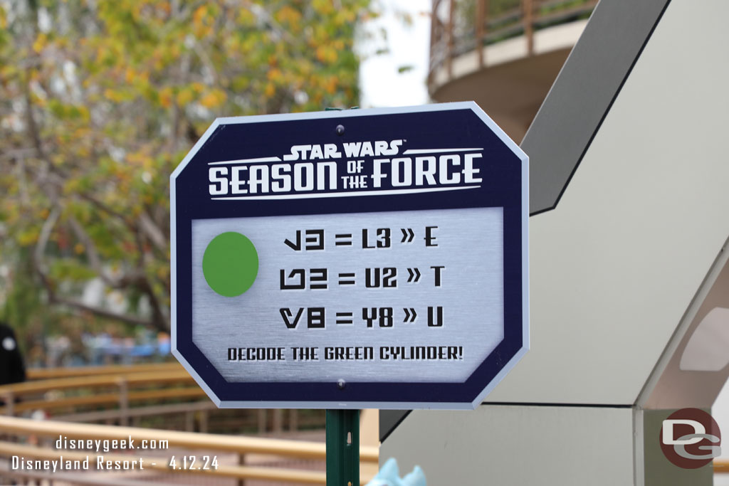 Star Wars: Season of the Force - Green Cylinder Decoder Sign in Tomorrowland