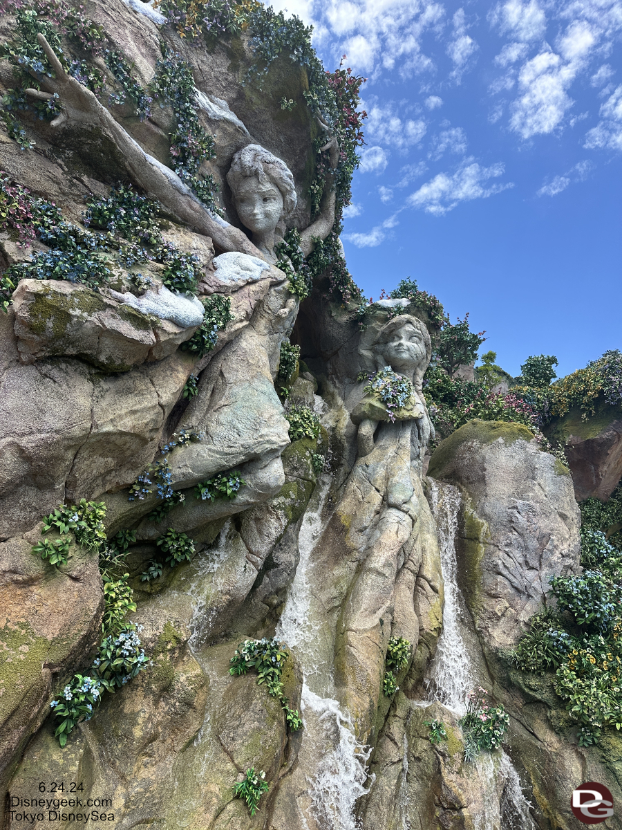 disneysea elsaanna rockwork