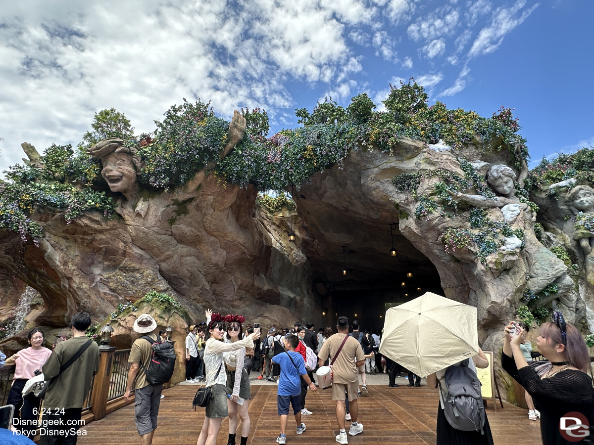 disneysea fantasysprings entrance