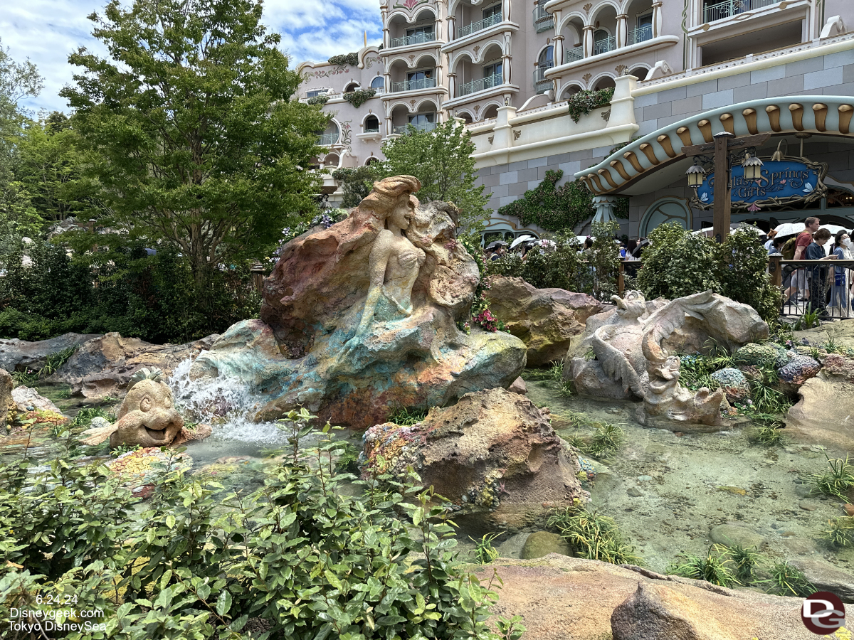 disneysea fantasysprings rock mermaid2