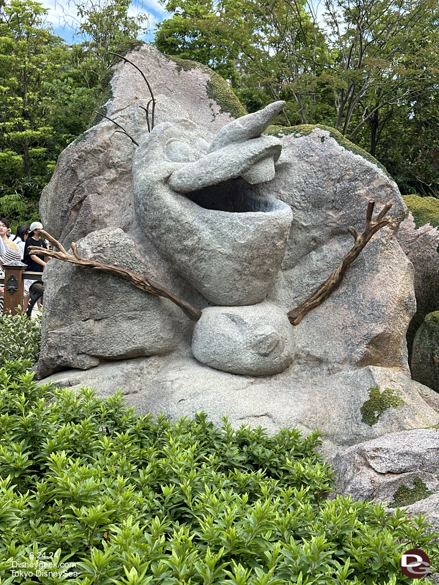 disneysea fantasysprings rock olaf 1