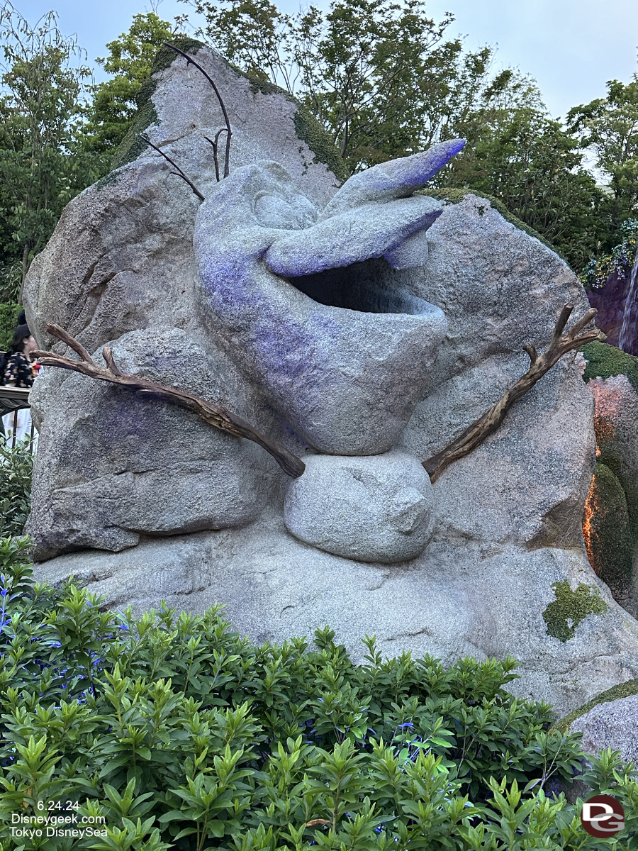 disneysea fantasysprings rock olaf night