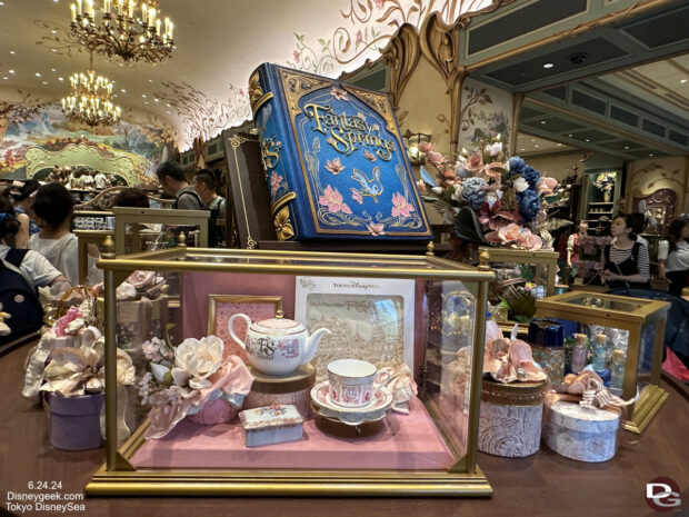 disneysea fantasysprings shop display