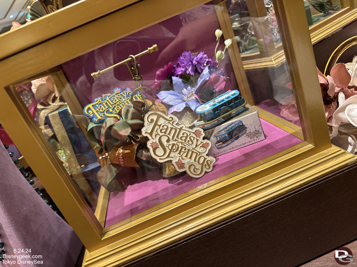 disneysea fantasysprings shop display3