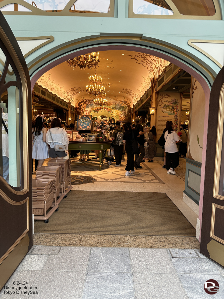 disneysea fantasysprings shop doors