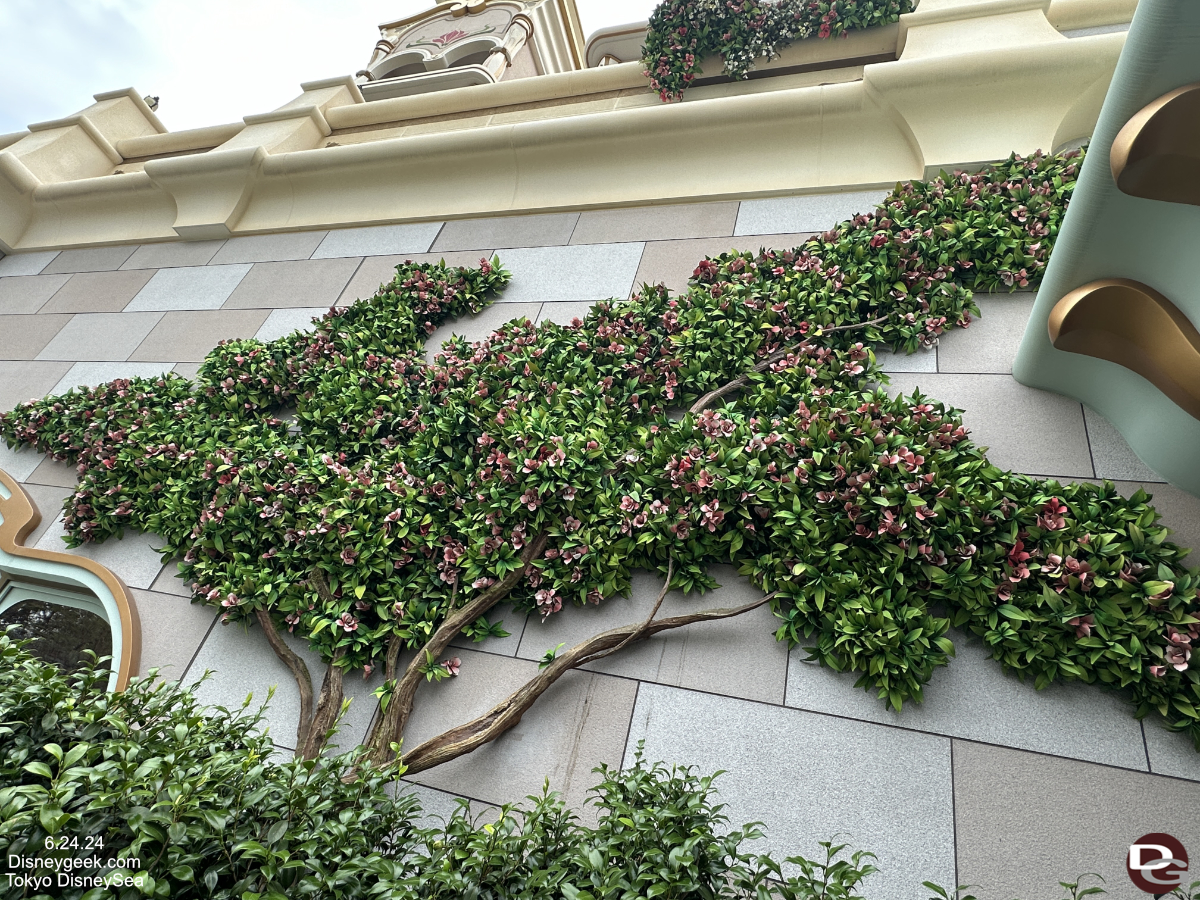 disneysea fantasysprings shop doorstree