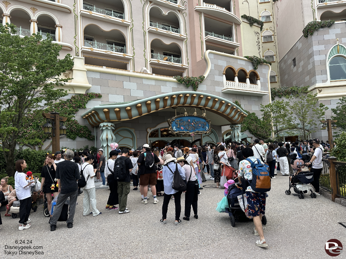 disneysea fantasysprings shop line