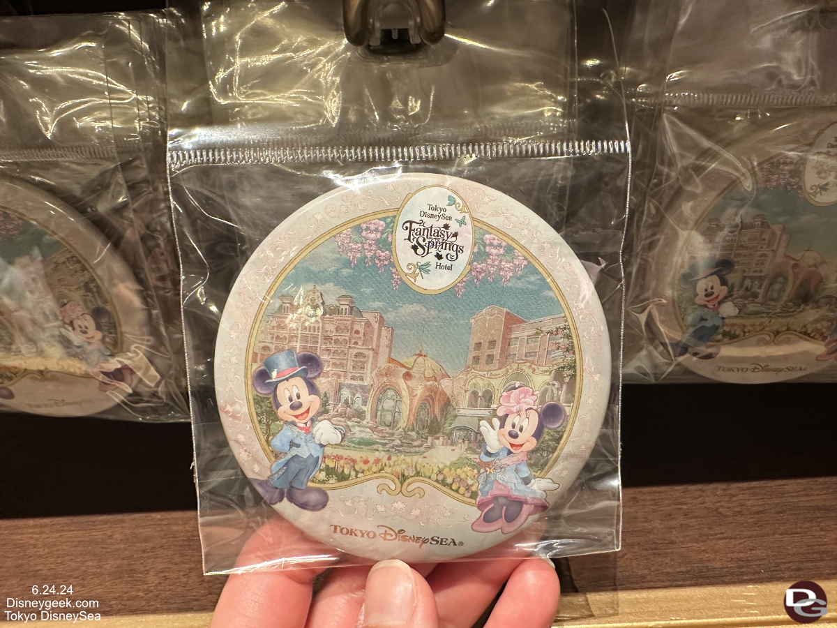 disneysea fantasysprings shop mickeyminnie button