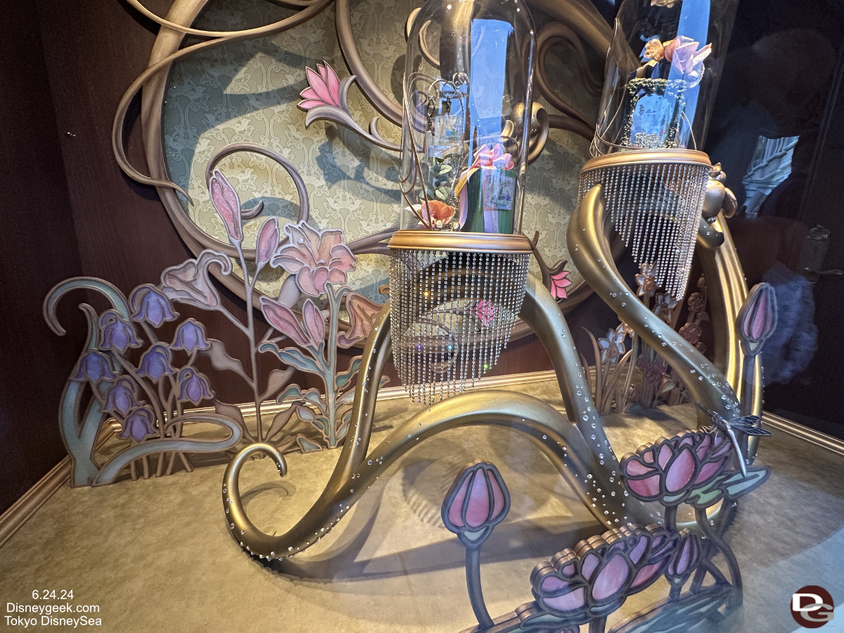 disneysea fantasysprings shop window2