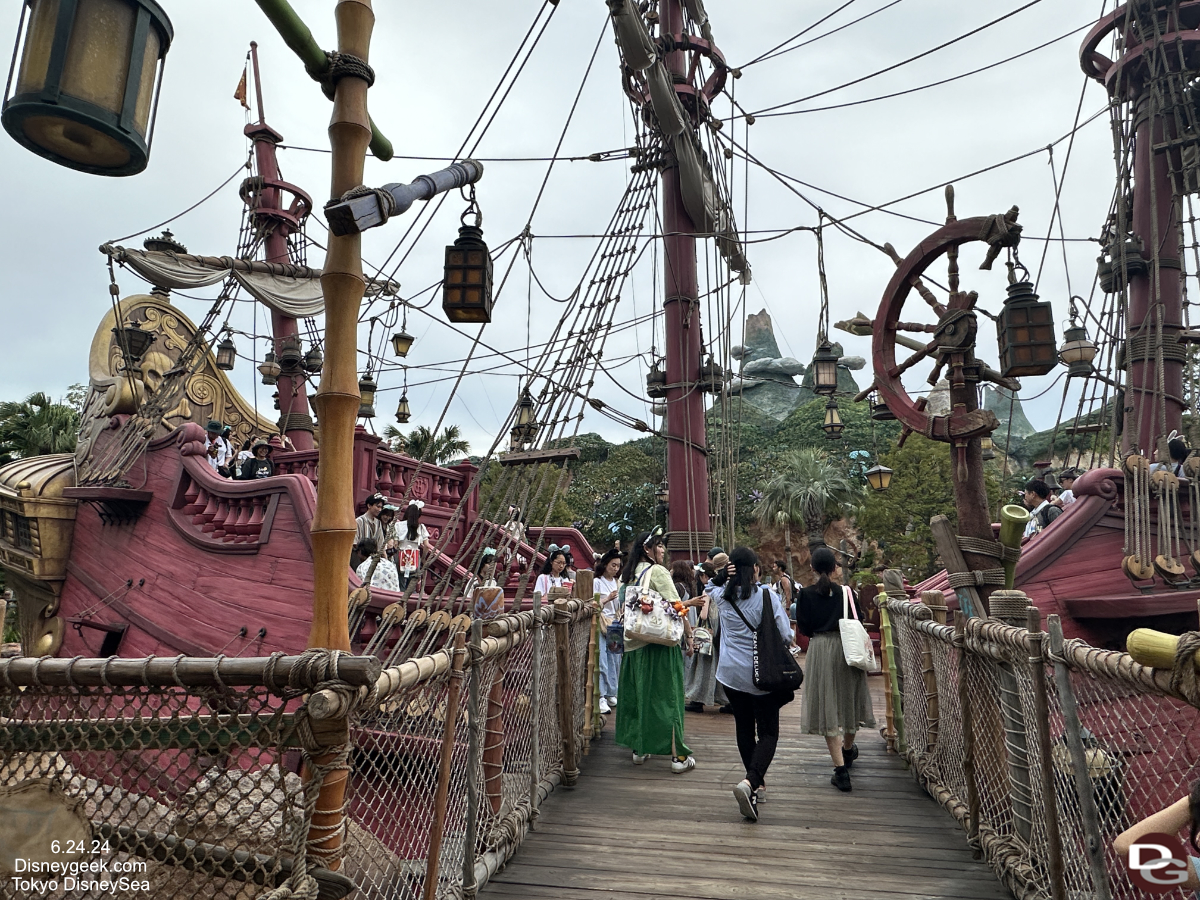 disneysea neverland jollyroger entrance