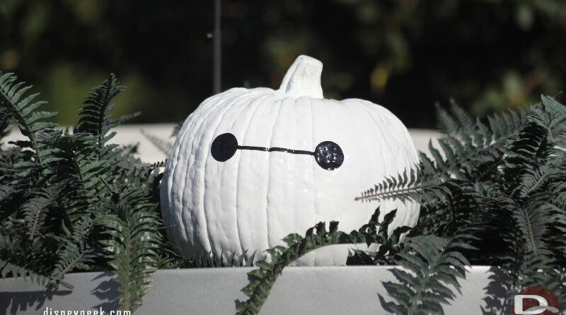 2024 Pluto's Pumpkin Pursuit @ Disneyland - Baymax Pumpkin