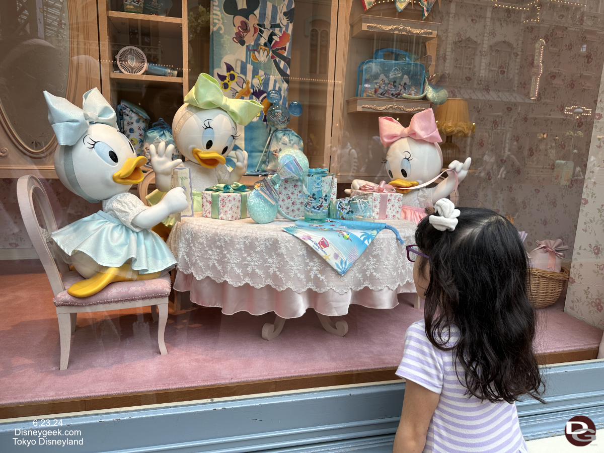 tokyodisneyland donald family