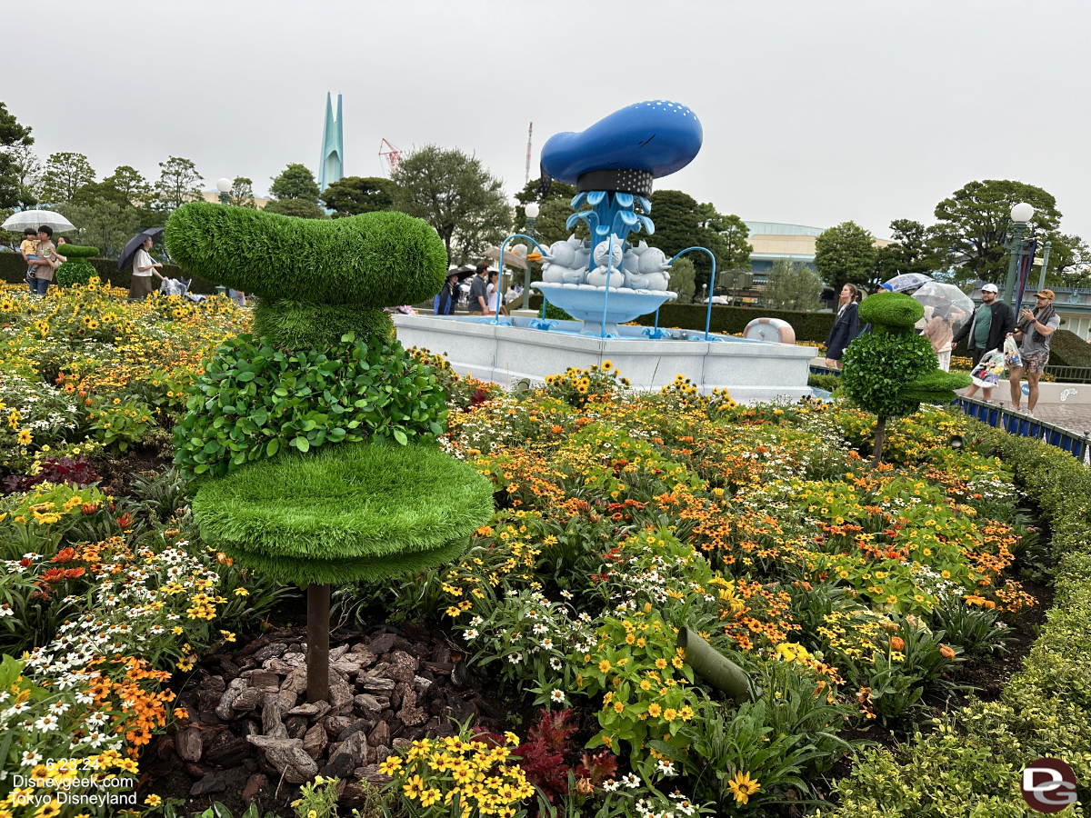 tokyodisneyland donald flowers3