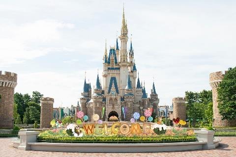 Decorations at the Plaza, in front of Cinderella Castle
