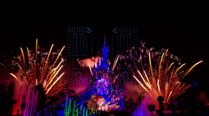 Disneyland Paris will celebrate the reopening of Notre-Dame de Paris Cathedral with “Disney ❤ Notre Dame de Paris”a unique nighttime tribute, from December 5 to December 14, 2024!