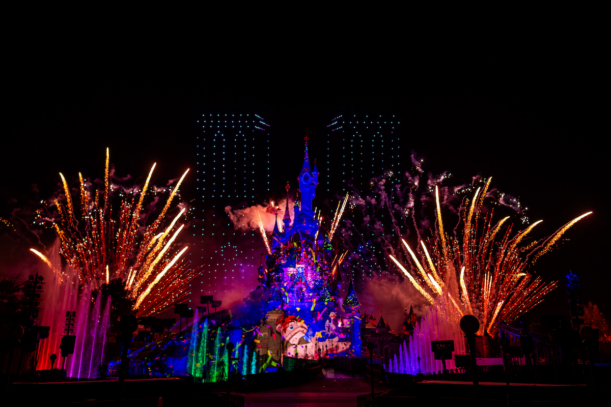 Disneyland Paris will celebrate the reopening of Notre-Dame de Paris Cathedral with “Disney ❤ Notre Dame de Paris”a unique nighttime tribute, from December 5 to December 14, 2024!