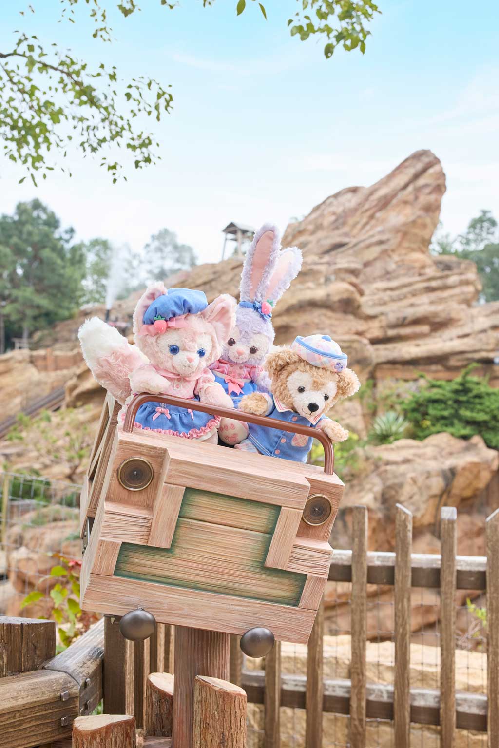 HKDL 2025 Duffy Plush Seats Special Photo Spots 6