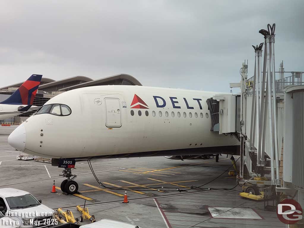 Pictures: Flight to Tokyo from Los Angeles (DeltaOne) 2 2025 05 05 091618