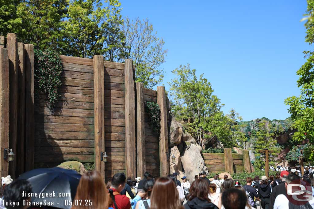Pictures: Tokyo DisneySea Arrival and Hike to Anna and Elsa's Frozen Journey 14 2025 05 07 IMG 0195