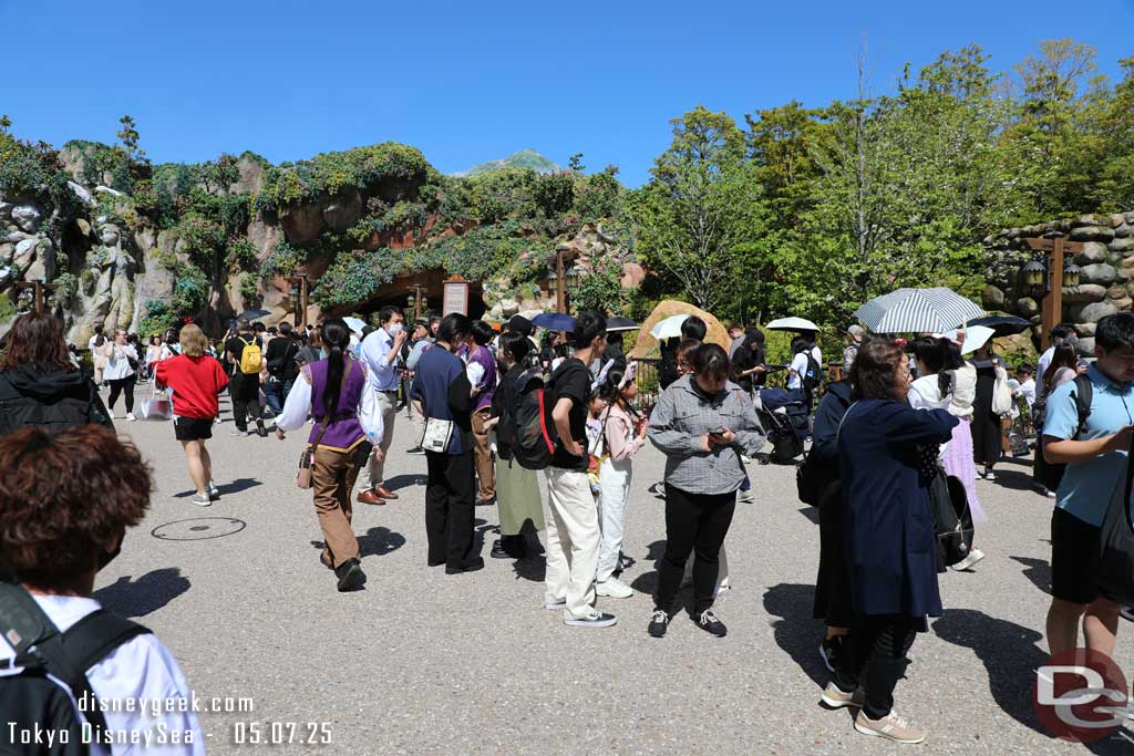 Pictures: Tokyo DisneySea Arrival and Hike to Anna and Elsa's Frozen Journey 13 2025 05 07 IMG 0196